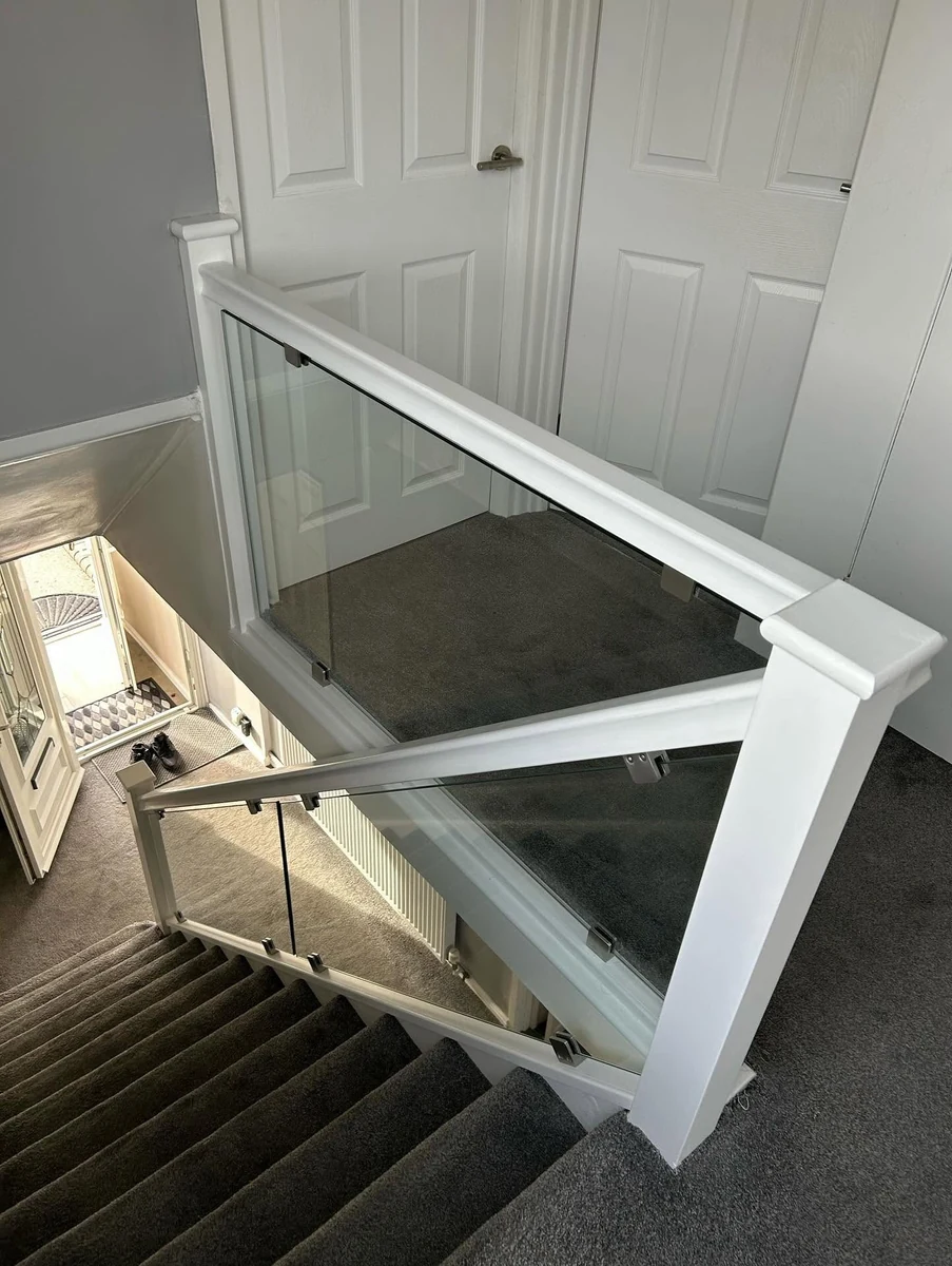 White frame glass balustrade in a stairwell, Maidstone Glass Balustrades residential installation